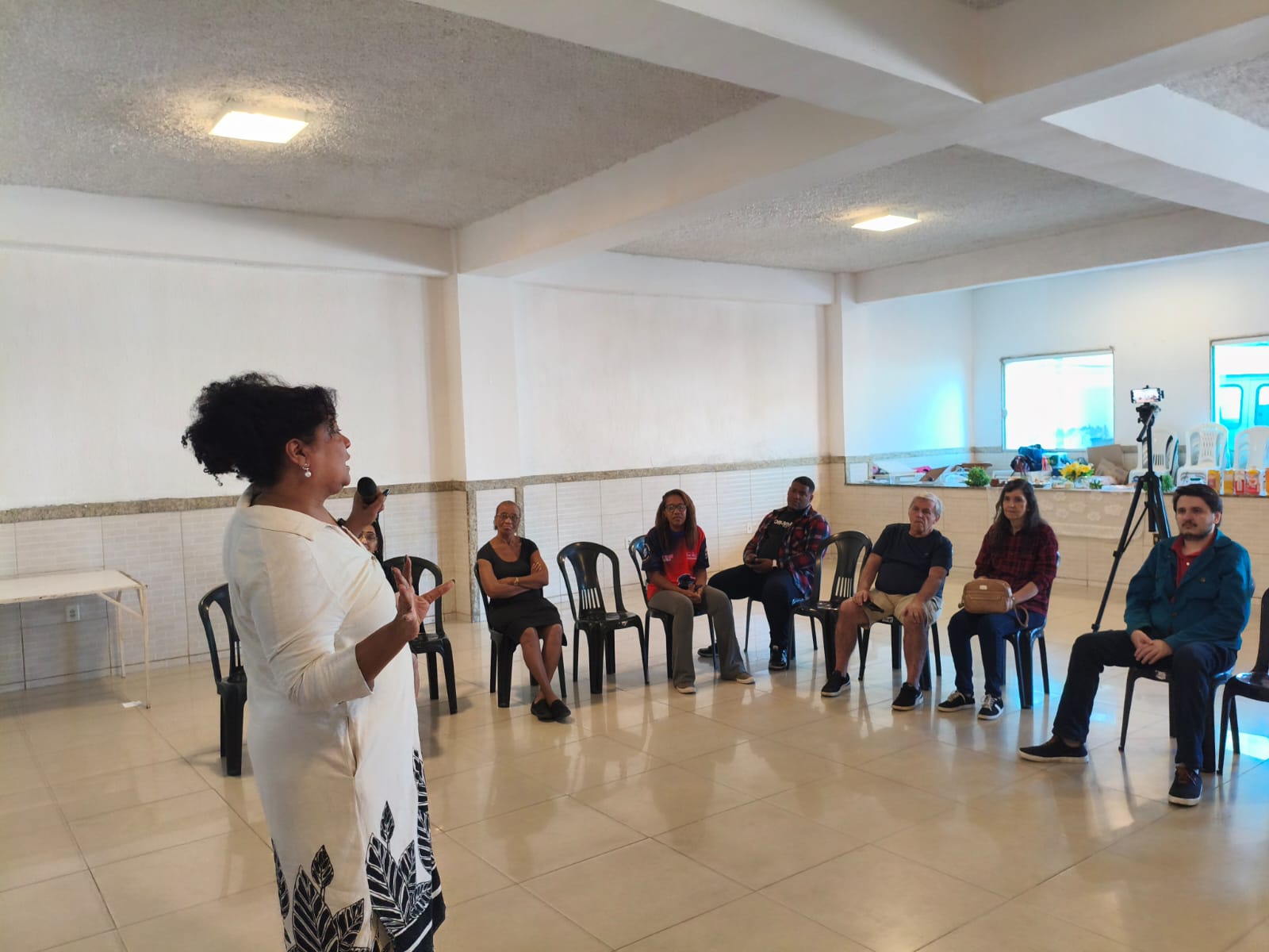 Encontro em roda com participantes